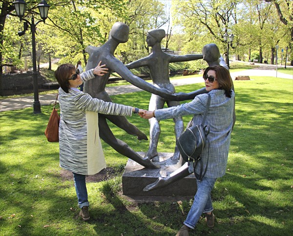 242-Танец мира, Парк Бастионная горка